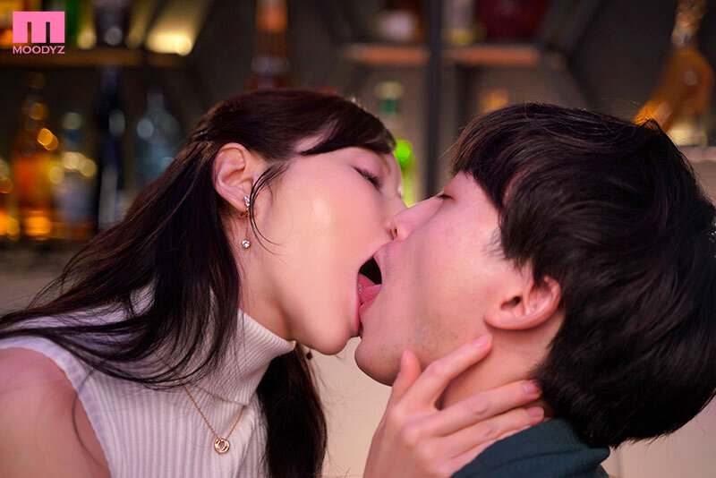 パート先で見つけたうんと年下の男のコを甘やかし美魔女の接吻レクチャーで私好みに飼い慣らす 佐々木あき 2