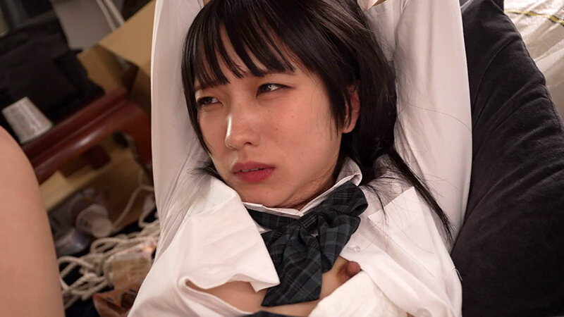 異物挿入 ゴミ部屋に散乱した物を次々と挿入されて、何か入っていないと落ち着かなくなるほどマ〇コが仕上がった女子校生 日泉舞香 2